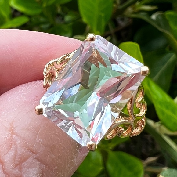 HUGE VINTAGE 14K GOLD EMERALD CUT CLEAR COLORLESS WHITE TOPAZ STATEMENT RING